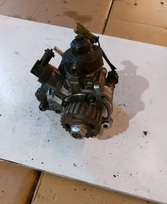 Land Rover Discovery 4 - LR4 Fuel injection high pressure pump 9X2Q9B395CA 0445010614