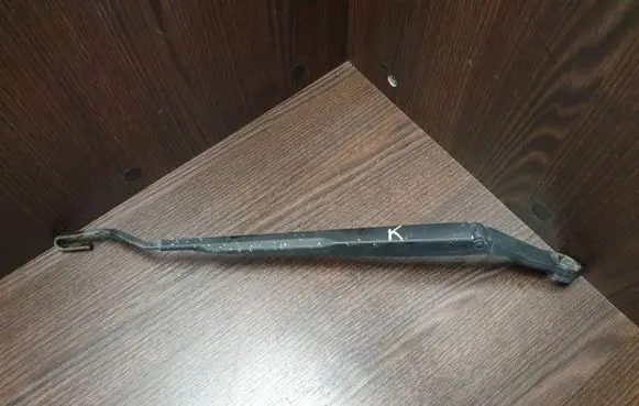 Nissan Primera Windshield/front glass wiper blade 80008647
