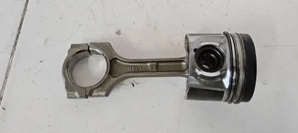 Honda CR-V Piston with connecting rod R3L 7051224