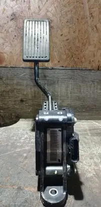 Honda CR-V Accelerator throttle pedal JM14B