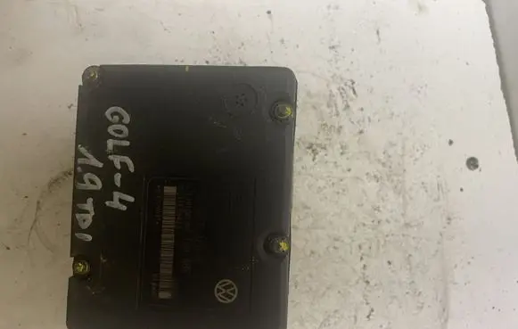 Volkswagen Golf IV ABS Pump 1J0907379G