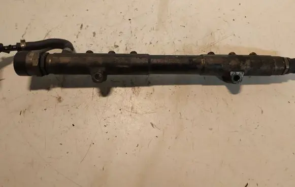 Volvo V70 Fuel main line pipe 30757146 0445215023