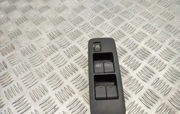 Nissan Qashqai Electric window control switch 25401BB60B