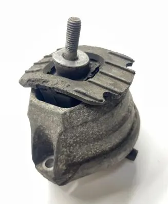 BMW 5 E60 E61 Engine mount bracket 6769874