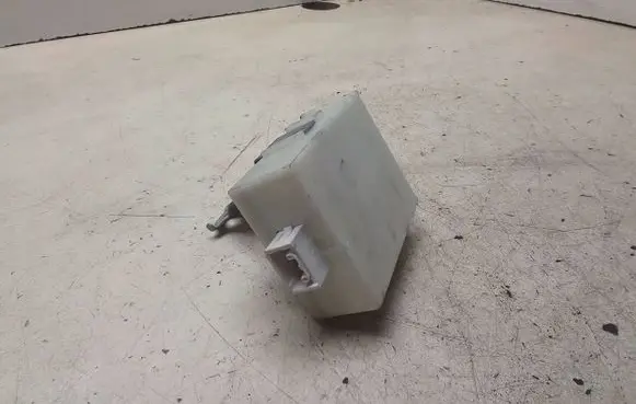 Toyota Avensis T250 Door control unit/module 8974105070 73668012