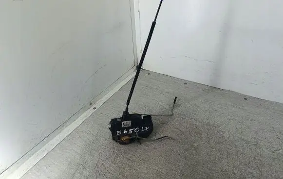 Chevrolet Cruze Front door lock 13579497