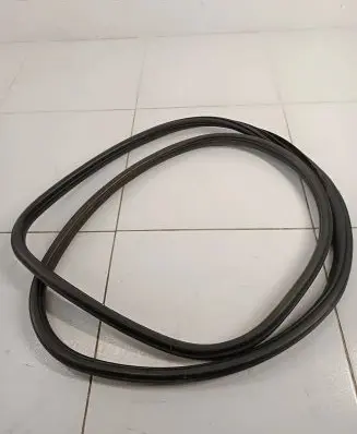 BMW X3 F25 Rubber seal front door (on door) 7205725