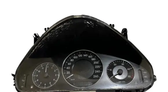 Mercedes-Benz E W211 Speedometer (instrument cluster) A2115400848 110080330008