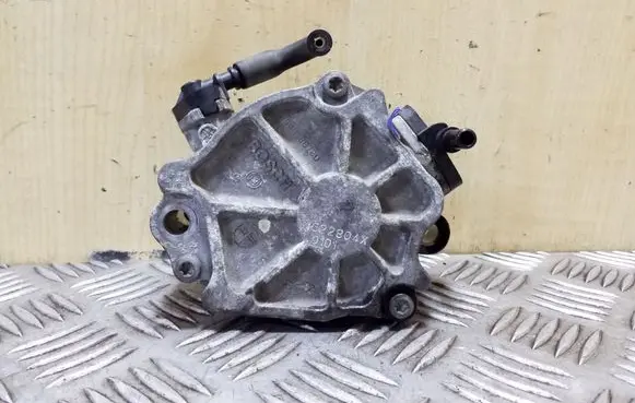Ford Mondeo MK IV Vacuum pump 9684786780
