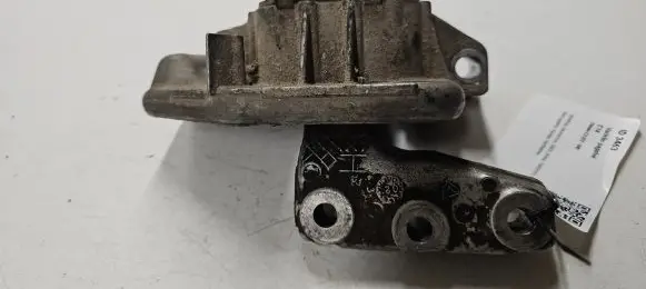 Citroen C3 Engine mount bracket