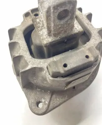BMW 5 F10 F11 Engine mount bracket 6777371 68623513 2036040