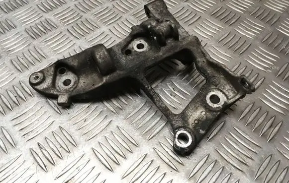 Peugeot 207 Engine mounting bracket 9656125580