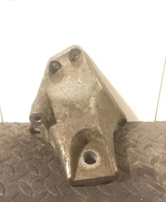Audi A8 S8 D3 4E Engine mounting bracket 4F0399113AJ