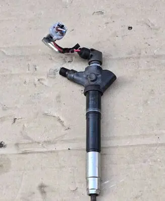 Toyota Avensis T250 Fuel injector 236700R041