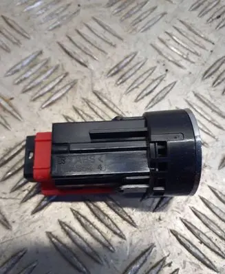 Toyota Avensis T270 Engine start stop button switch 396S8N01235 IA200473111
