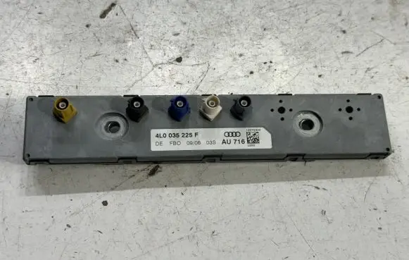 Audi Q7 4L Antenna control unit 4L0035225F