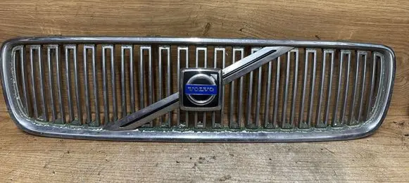 Volvo V70 Front bumper upper radiator grill 08693346