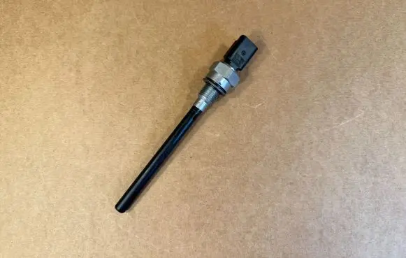 Jaguar XF X250 Oil level sensor LR001368 96579507