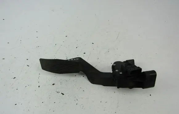 Opel Zafira B Accelerator pedal position sensor 