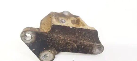 Nissan X-Trail T30 Engine mounting bracket