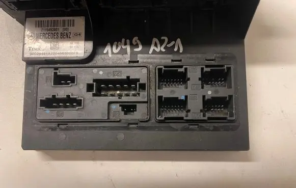 Mercedes-Benz E W211 Fuse module 2115453801