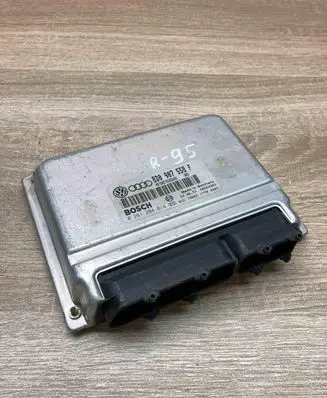 Volkswagen PASSAT B5 Engine control unit/module ECU 8D0907558F 0261204614
