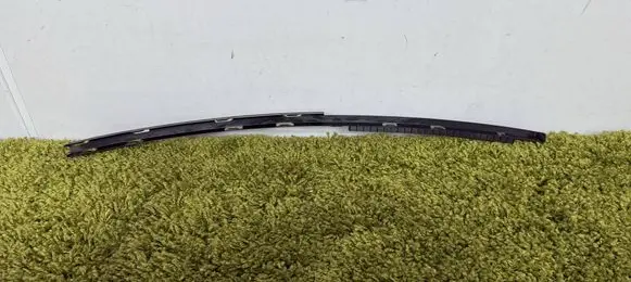 Suzuki Swift III Rear door windshield rail 81771-52r