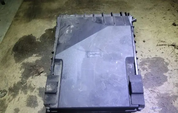 Volkswagen PASSAT B7 Relay mounting block 3C0937125