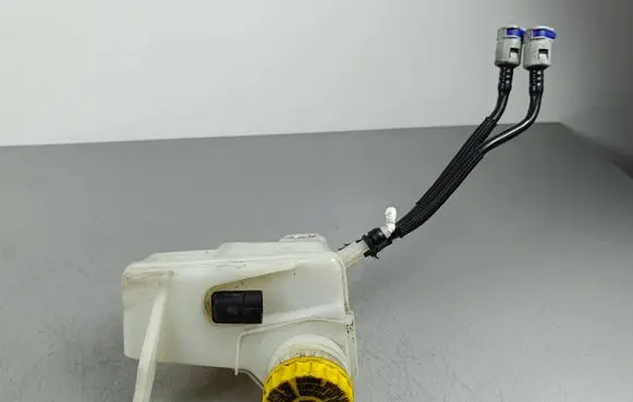 Jeep Grand Cherokee WL Brake fluid reservoir 