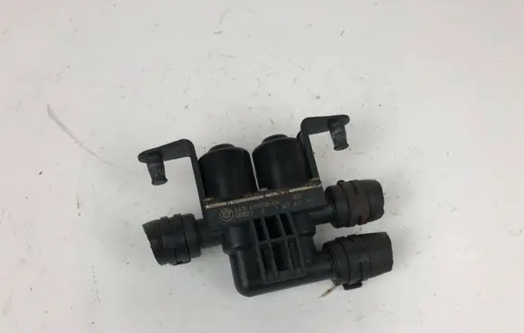 BMW 5 E60 E61 Coolant heater control valve 6931708 081023 1147412181