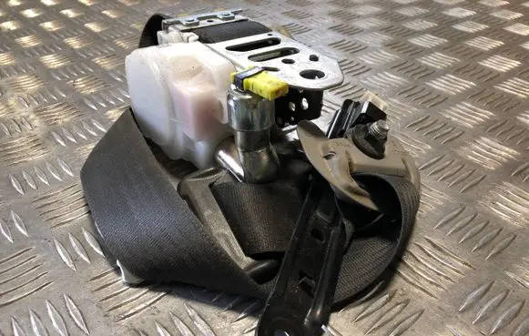 Toyota RAV 4 (XA30) Front seatbelt 0435101