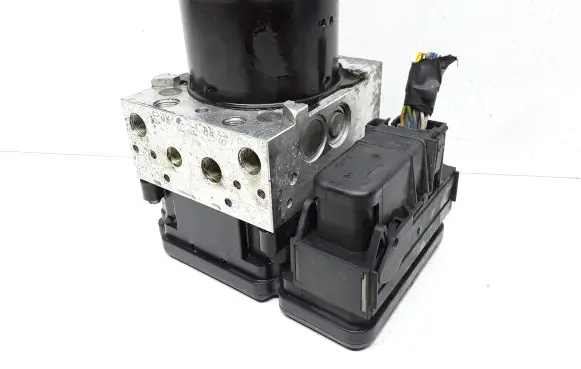 Volvo V70 ABS Pump 30681619