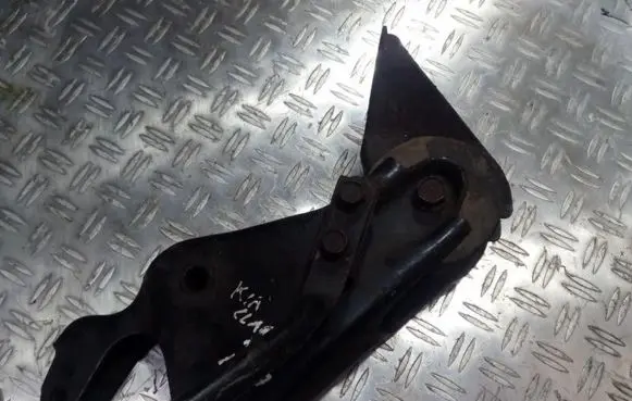KIA Clarus Engine mount bracket