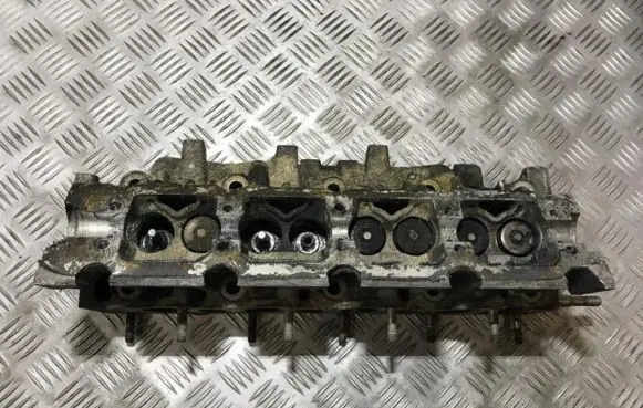 Renault Laguna I Engine head f9Q02 1906990104