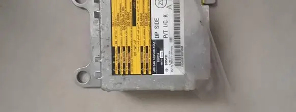Lexus IS 220D-250-350 Airbag control unit/module 0285001904
