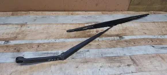 Nissan X-Trail T30 Front wiper blade arm