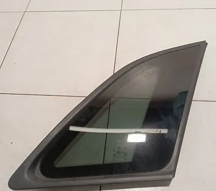 KIA Sorento Rear side window 43R000399 DOT748AS3M35 TEMPEREDT32