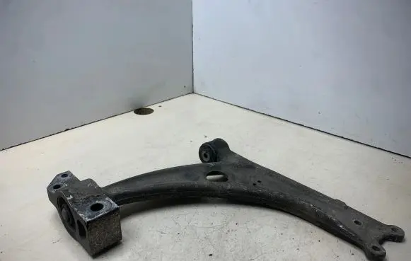 Volkswagen PASSAT B6 Front lower control arm/wishbone 3C0407153B