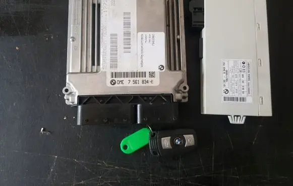 BMW 3 E90 E91 Engine ECU kit and lock set 7563360