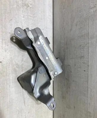 Dacia Sandero III Engine mount bracket 537159R
