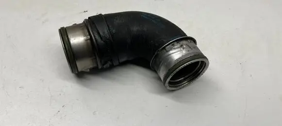 Volkswagen PASSAT B6 Intercooler hose/pipe 038131111