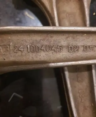 GAZ 24-10 Connecting rod/conrod 241004045 24100404502