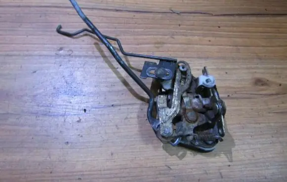 Hyundai Lantra II Rear door lock
