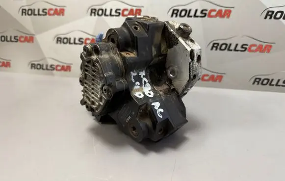 Volvo XC90 Fuel injection high pressure pump 8689590 0445010043