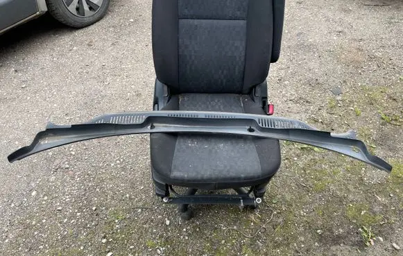 Volkswagen Touran II Wiper trim 2K0819403