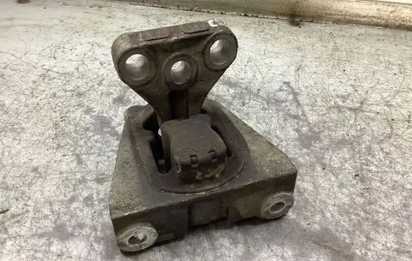 Honda CR-V Engine mount bracket NRBR