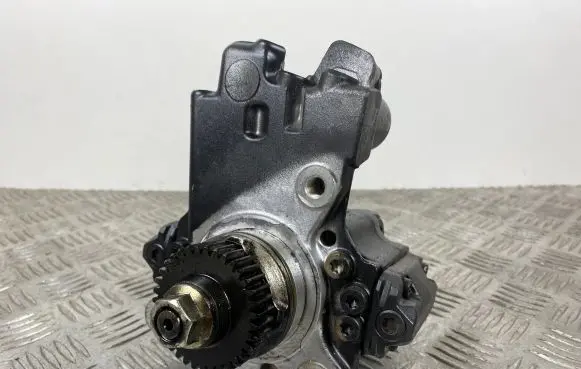SsangYong Rexton Fuel injection high pressure pump 28581945