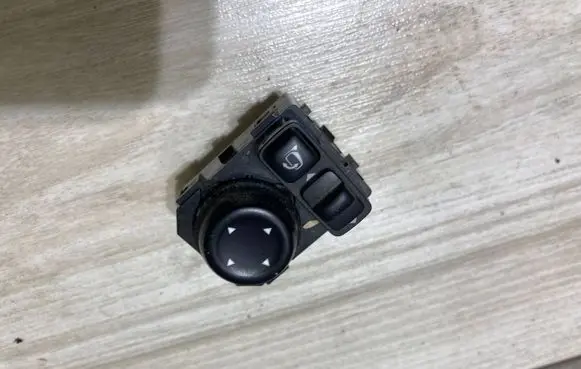 Nissan Juke II F16 Wing mirror switch 255705RA1A