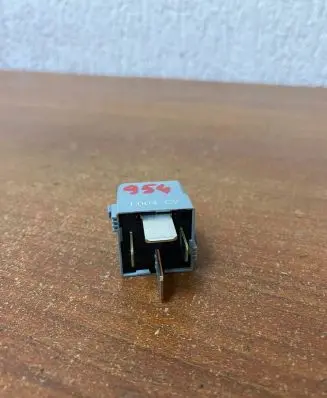 Mercedes-Benz E C207 W207 Other relay 4RA00779310 954