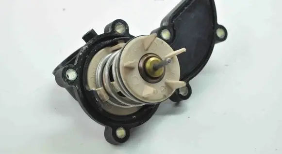 Audi A5 8T 8F Thermostat 06E121111AD